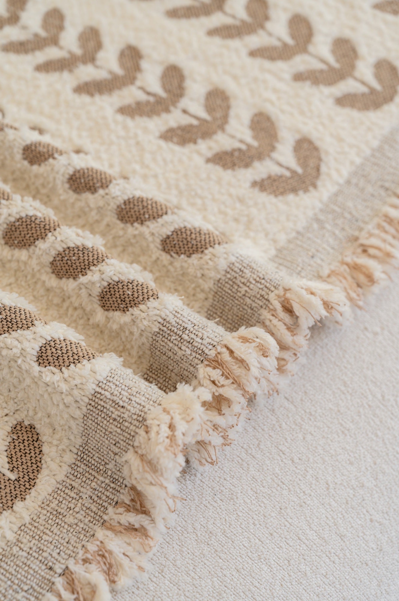 Leaf Pattern Sofa Throw Cover with Tassel Fringe - Couch Protector for 1, 2 & 3 Seater Sofas